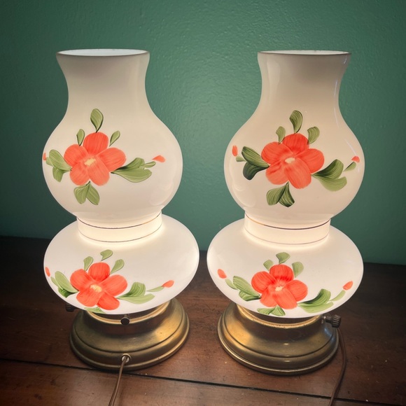 Vintage Pair 50s Milk Glass Hand Painted Table Boudoir Lamps 10 1/2" Electric - Picture 2 of 10